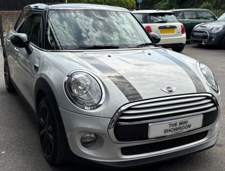 Mini Hatch Cooper 1.5 Chili 5 door + VISUAL BOOST TUNER + CONNECTED 14