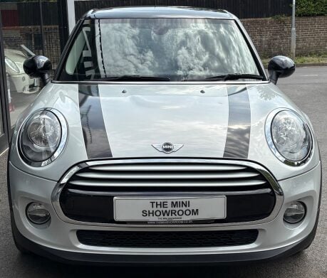 Mini Hatch Cooper 1.5 Chili 5 door + VISUAL BOOST TUNER + CONNECTED 6
