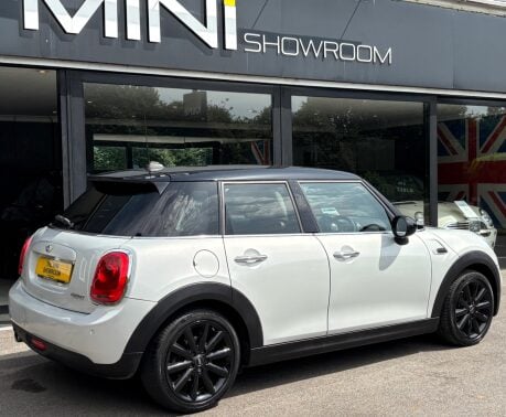 Mini Hatch Cooper 1.5 Chili 5 door + VISUAL BOOST TUNER + CONNECTED 2