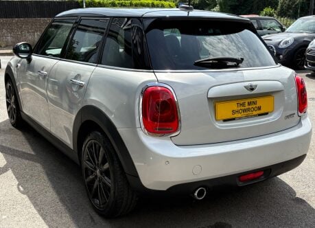 Mini Hatch Cooper 1.5 Chili 5 door + VISUAL BOOST TUNER + CONNECTED 15