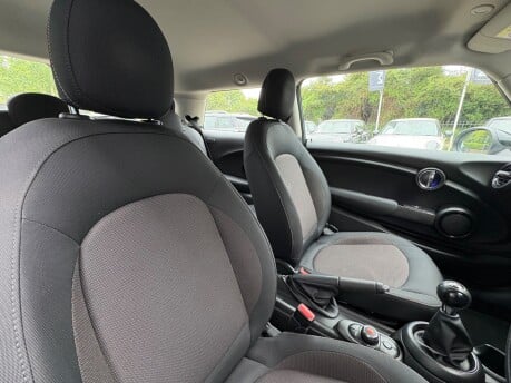 Mini Hatch Cooper 1.5 JCW Sport 3 door - DAB VISUAL BOOST TUNER - REAR PDC 4