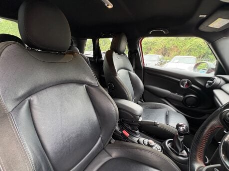 Mini Hatch Cooper 1.5 JCW Sport Comfort / Navigation 5 door - FULL LEATHER - SAT NAV 4