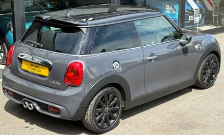 Mini Hatch Cooper S 2.0 Chili / Media XL 3 door + FULL LEATHER - SAT NAV - HEAD-UP 10