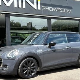 Mini Hatch Cooper S 2.0 Chili / Media XL 3 door + FULL LEATHER - SAT NAV - HEAD-UP