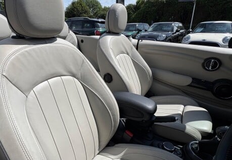 Mini Convertible Cooper 1.5 Automatic Pepper / Media XL - DEPOSIT TAKEN 4