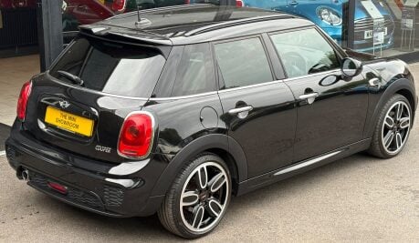 Mini Hatch Cooper 1.5 Sport 5 door - JCW PACKS + VISUAL BOOST TUNER + HALF LEATHER 10