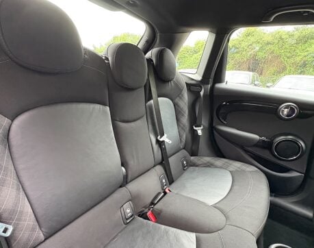 Mini Hatch Cooper 1.5 Sport 5 door - JCW PACKS + VISUAL BOOST TUNER + HALF LEATHER 5