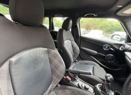 Mini Hatch Cooper 1.5 Sport 5 door - JCW PACKS + VISUAL BOOST TUNER + HALF LEATHER 4