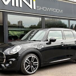 Mini Hatch Cooper 1.5 Sport 5 door - JCW PACKS + VISUAL BOOST TUNER + HALF LEATHER