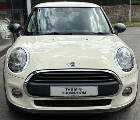 Mini Hatch One 1.2 Pepper 3 door + DAB VISUAL BOOST + MINI CONNECTED 6
