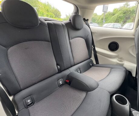 Mini Hatch One 1.2 Pepper 3 door + DAB VISUAL BOOST + MINI CONNECTED 5