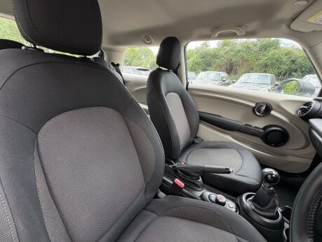 Mini Hatch One 1.2 Pepper 3 door + DAB VISUAL BOOST + MINI CONNECTED 4