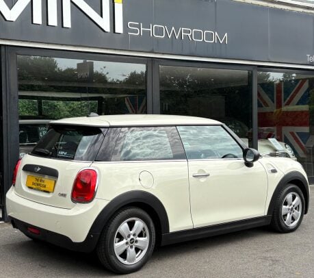 Mini Hatch One 1.2 Pepper 3 door + DAB VISUAL BOOST + MINI CONNECTED 2