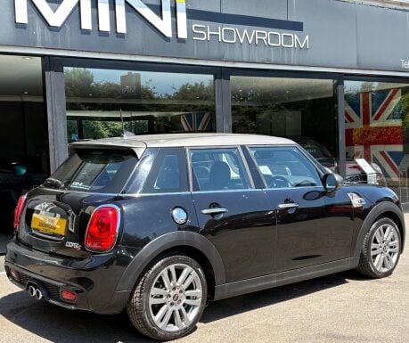 Mini Hatch Cooper S 2.0 Seven Edition Chili / Media XL 5 door - PROFESSIONAL SAT NAV 2