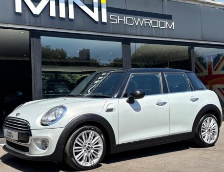 Mini Hatch Cooper 1.5 Automatic Pepper Media XL 5 door - SAT NAV + 17" ALLOYS 