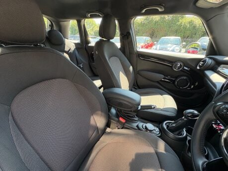 Mini Hatch Cooper 1.5 Automatic Pepper Media XL 5 door - SAT NAV + 17" ALLOYS 4