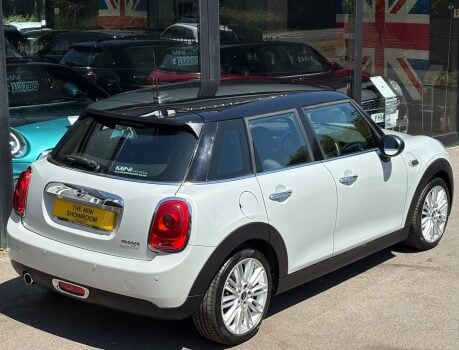 Mini Hatch Cooper 1.5 Automatic Pepper Media XL 5 door - SAT NAV + 17" ALLOYS 10