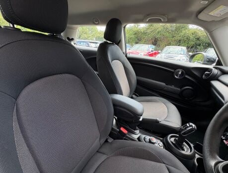 Mini Hatch Cooper 1.5 Steptronic Automatic Classic Comfort Navigation 3 door - SAT NAV 4