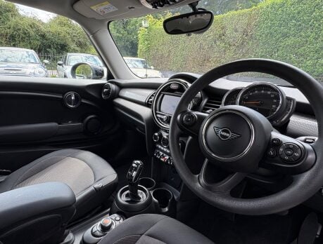 Mini Hatch Cooper 1.5 Steptronic Automatic Classic Comfort Navigation 3 door - SAT NAV 3