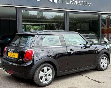 Mini Hatch Cooper 1.5 Steptronic Automatic Classic Comfort Navigation 3 door - SAT NAV 2