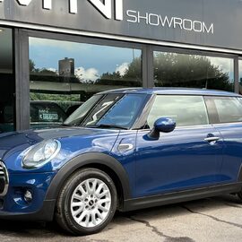 Mini Hatch Cooper 1.5 Chili / Media XL 3 door + PRO SAT NAV + REAR PDC