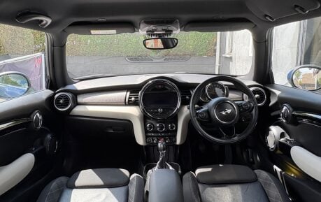 Mini Hatch Cooper 1.5 Chili / Media XL 3 door + PRO SAT NAV + REAR PDC 11