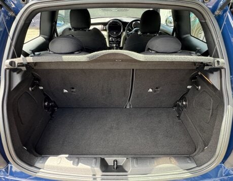 Mini Hatch Cooper 1.5 Chili / Media XL 3 door + PRO SAT NAV + REAR PDC 8