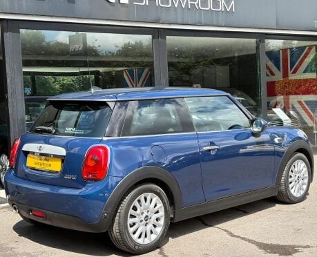 Mini Hatch Cooper 1.5 Chili / Media XL 3 door + PRO SAT NAV + REAR PDC 2