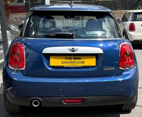 Mini Hatch Cooper 1.5 Chili / Media XL 3 door + PRO SAT NAV + REAR PDC 7