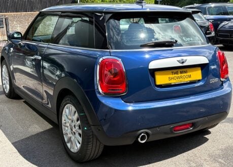 Mini Hatch Cooper 1.5 Chili / Media XL 3 door + PRO SAT NAV + REAR PDC 16