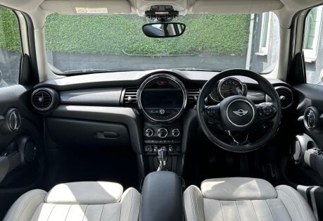 Mini Hatch Cooper 1.5 Chili / Media XL 5 door + LOUNGE LEATHER + SAT NAV 11