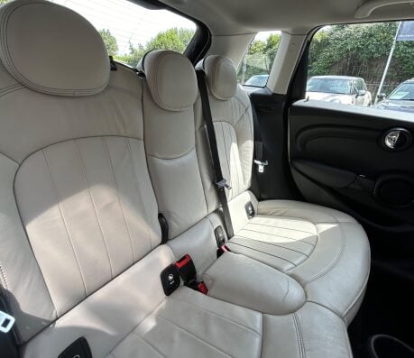 Mini Hatch Cooper 1.5 Chili / Media XL 5 door + LOUNGE LEATHER + SAT NAV 5