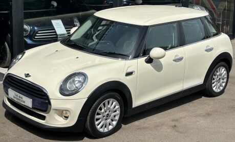 Mini Hatch Cooper 1.5 Chili / Media XL 5 door + LOUNGE LEATHER + SAT NAV 9