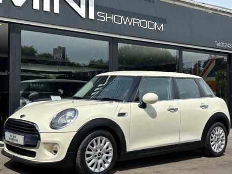 Mini Hatch Cooper 1.5 Chili / Media XL 5 door + LOUNGE LEATHER + SAT NAV
