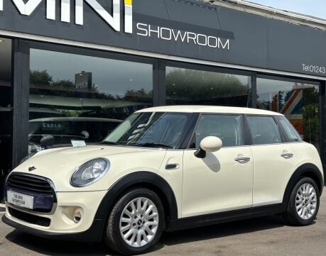 Mini Hatch Cooper 1.5 Chili / Media XL 5 door + LOUNGE LEATHER + SAT NAV
