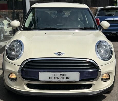 Mini Hatch Cooper 1.5 Chili / Media XL 5 door + LOUNGE LEATHER + SAT NAV 6