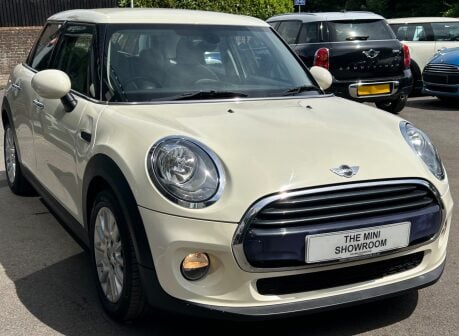 Mini Hatch Cooper 1.5 Chili / Media XL 5 door + LOUNGE LEATHER + SAT NAV 13