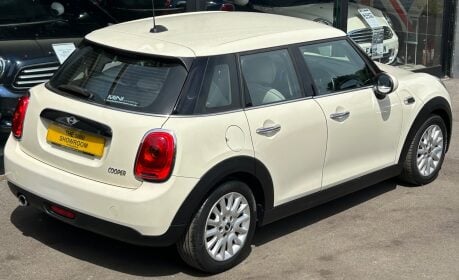 Mini Hatch Cooper 1.5 Chili / Media XL 5 door + LOUNGE LEATHER + SAT NAV 10
