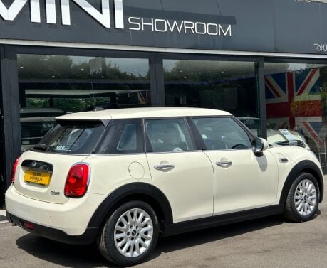 Mini Hatch Cooper 1.5 Chili / Media XL 5 door + LOUNGE LEATHER + SAT NAV 2
