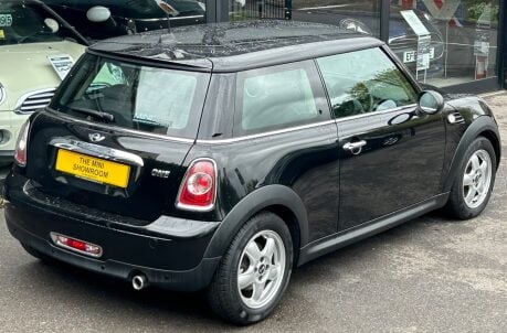 Mini Hatch One 1.6 Automatic Pepper + HALF LEATHER + CLIMATE 10