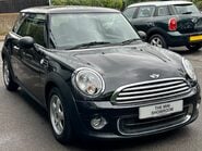 Mini Hatch One 1.6 Automatic Pepper + HALF LEATHER + CLIMATE 12