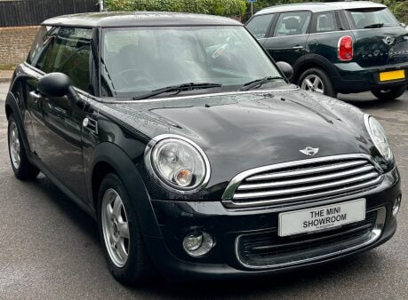 Mini Hatch One 1.6 Automatic Pepper + HALF LEATHER + CLIMATE 12