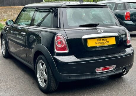Mini Hatch One 1.6 Automatic Pepper + HALF LEATHER + CLIMATE 13