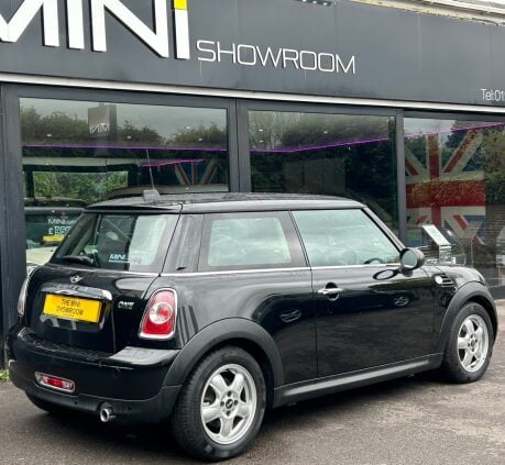 Mini Hatch One 1.6 Automatic Pepper + HALF LEATHER + CLIMATE 2