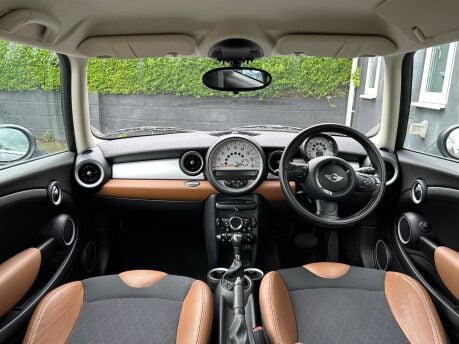 Mini Hatch One 1.6 Automatic Pepper + HALF LEATHER + CLIMATE 11