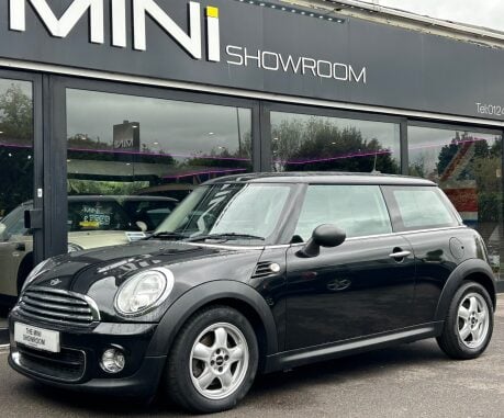 Mini Hatch One 1.6 Automatic Pepper + HALF LEATHER + CLIMATE