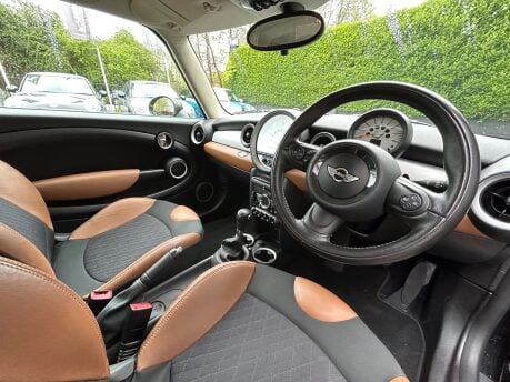 Mini Hatch One 1.6 Automatic Pepper + HALF LEATHER + CLIMATE 3