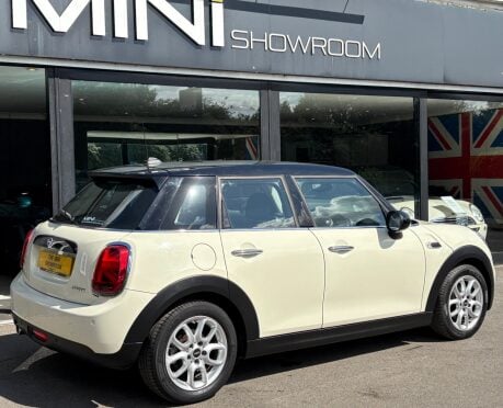 Mini Hatch Cooper 1.5 Pepper Navigation Pack 5 door - SAT NAV + SMARTPHONE INTEGRATION 2