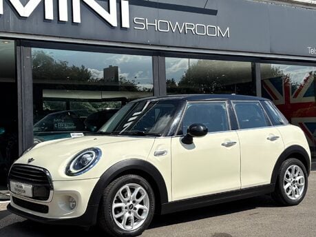 Mini Hatch Cooper 1.5 Pepper Navigation Pack 5 door - SAT NAV + APPLE CAR PLAY