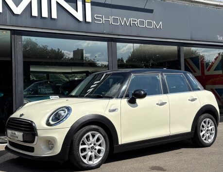 Mini Hatch Cooper 1.5 Pepper Navigation Pack 5 door - SAT NAV + SMARTPHONE INTEGRATION 1